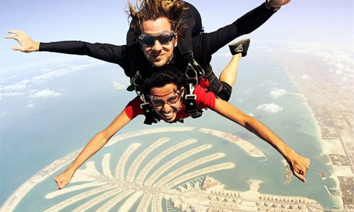 القفز بالمظلات في دبي